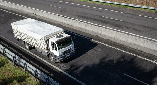 Le transport de charges lourdes : enjeux et solutions